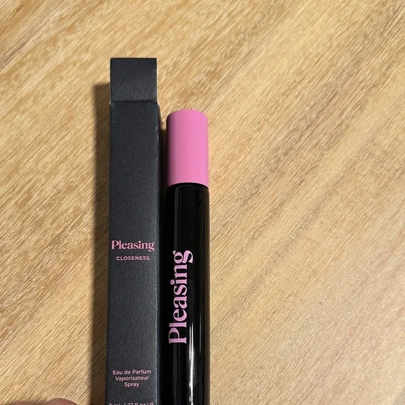 Pleasing Closeness Eau de Parfum Spray - Picture 3 of 3